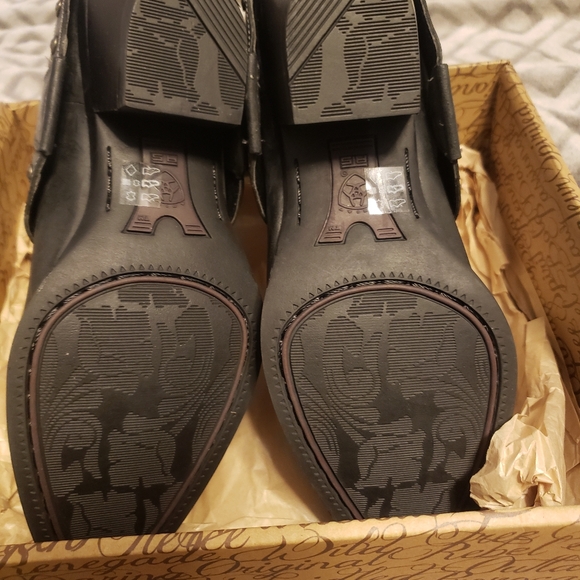 Ariat Defiance Foldover Belted Snip Toe Short Leather Studded Boots Size 6.5 B - Picture 9 of 10